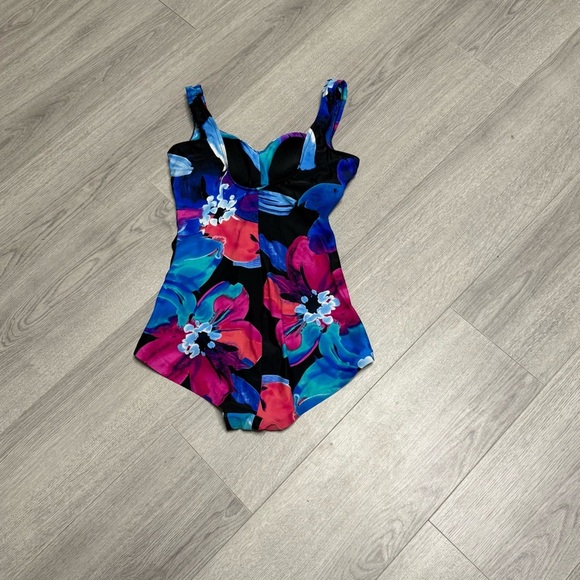 Maxine of Hollywood Cinched Front One Piece  Swimwear - Picture 5 of 7
